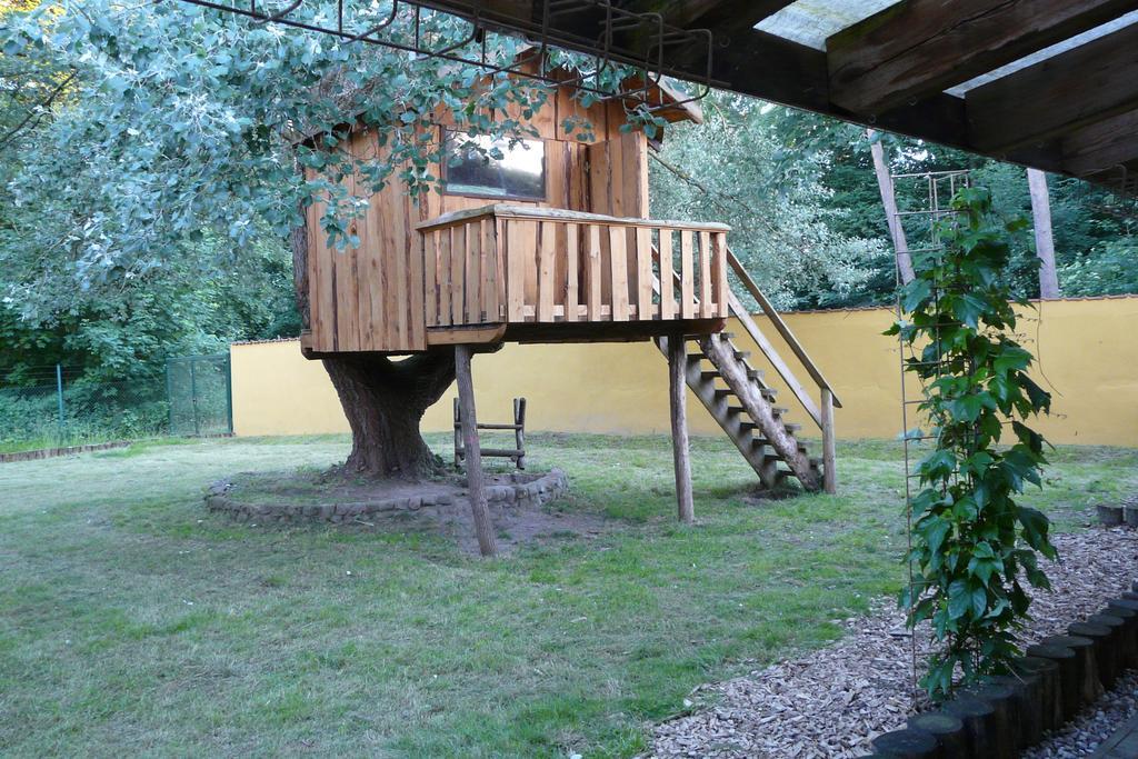 Hotel Kreuzbruchhof Burg Stargard Екстериор снимка