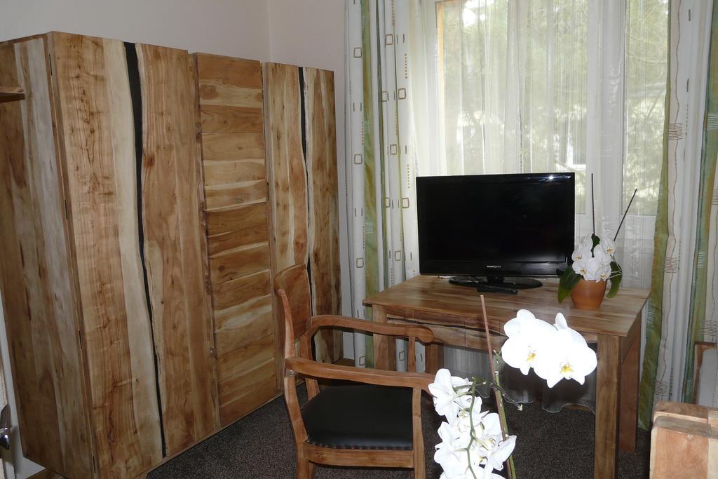 Hotel Kreuzbruchhof Burg Stargard Екстериор снимка