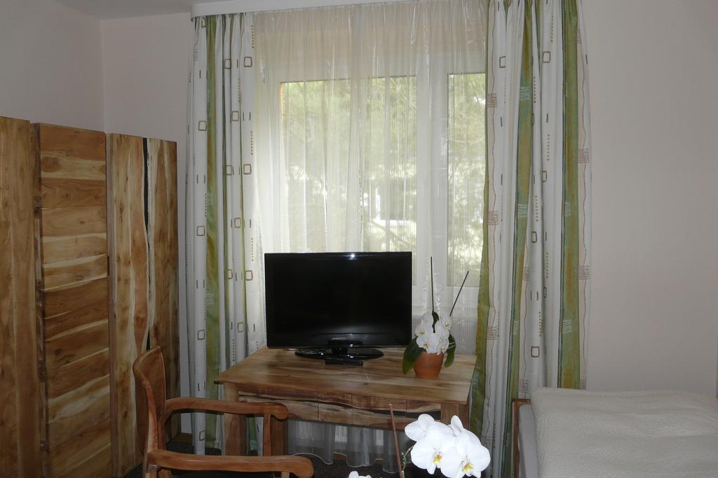 Hotel Kreuzbruchhof Burg Stargard Екстериор снимка